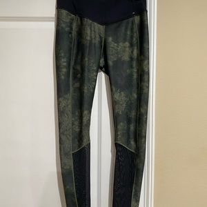 Calia by Carrie Underwood leggings